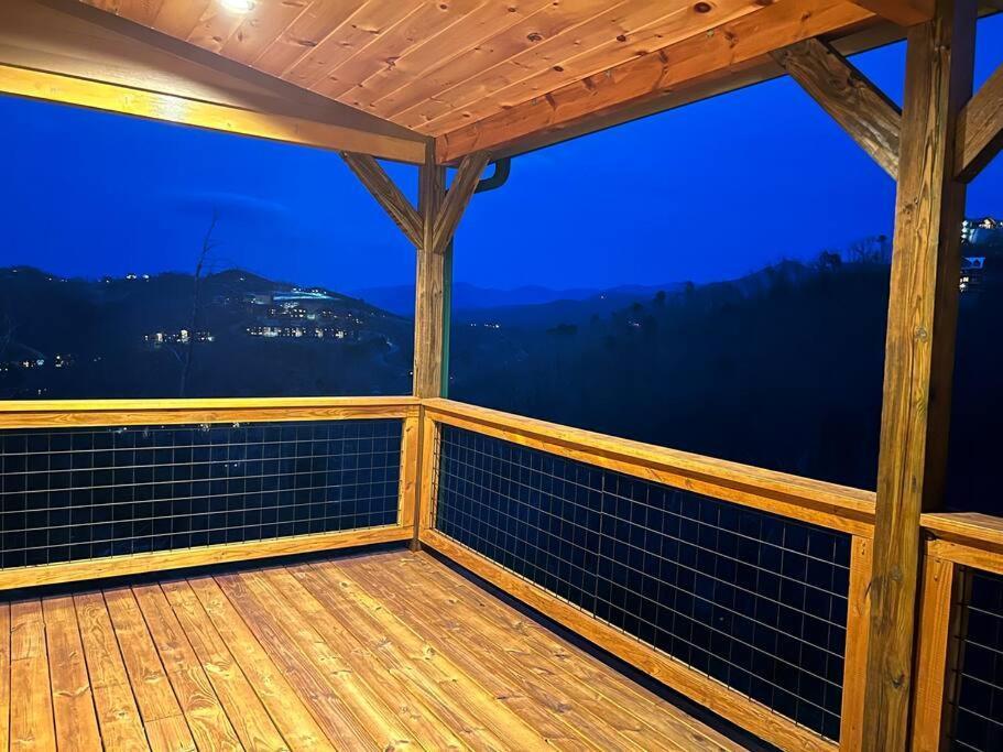 * * 4 Master Bedrooms, Views, Theater, Arcade, Evc Gatlinburg Kültér fotó