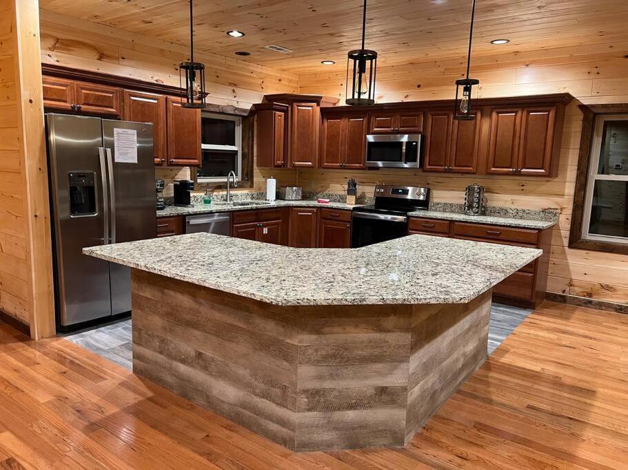 * * 4 Master Bedrooms, Views, Theater, Arcade, Evc Gatlinburg Kültér fotó