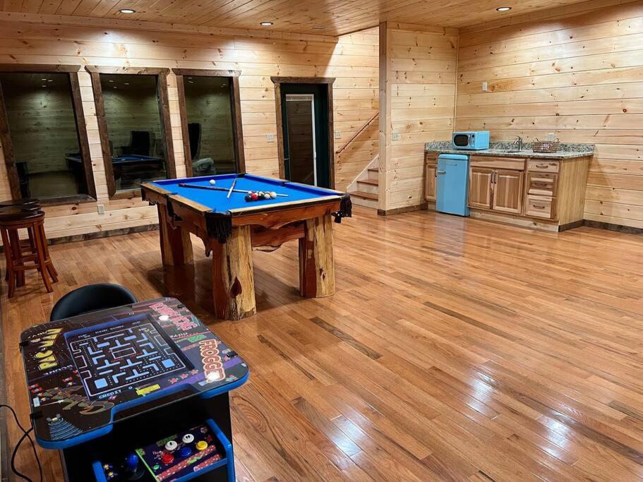 * * 4 Master Bedrooms, Views, Theater, Arcade, Evc Gatlinburg Kültér fotó