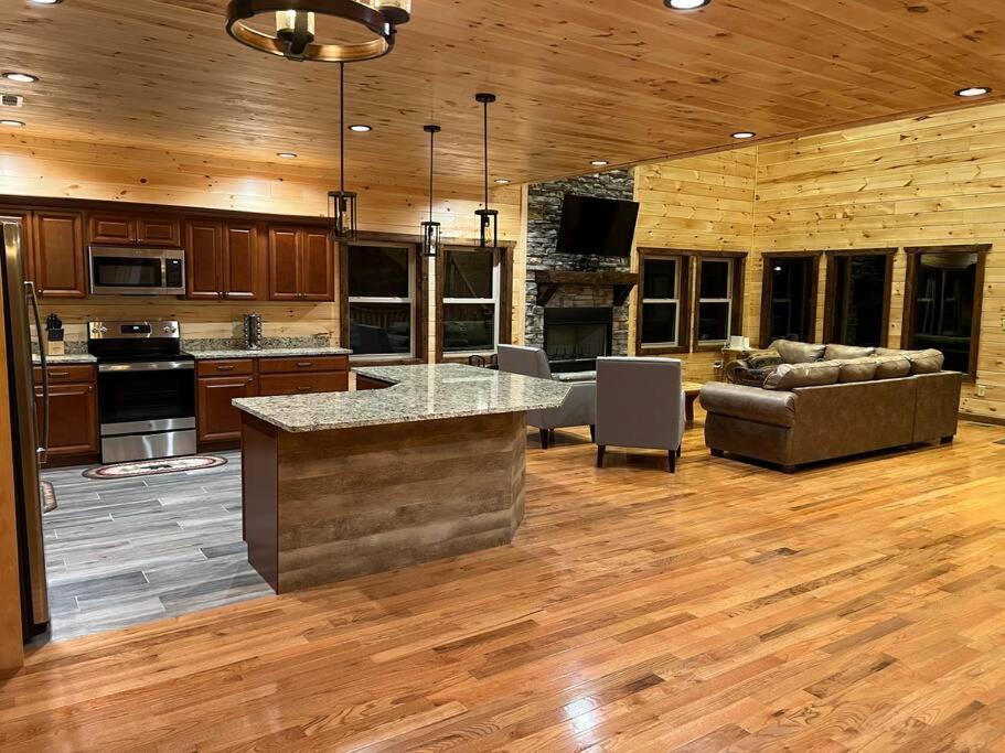 * * 4 Master Bedrooms, Views, Theater, Arcade, Evc Gatlinburg Kültér fotó