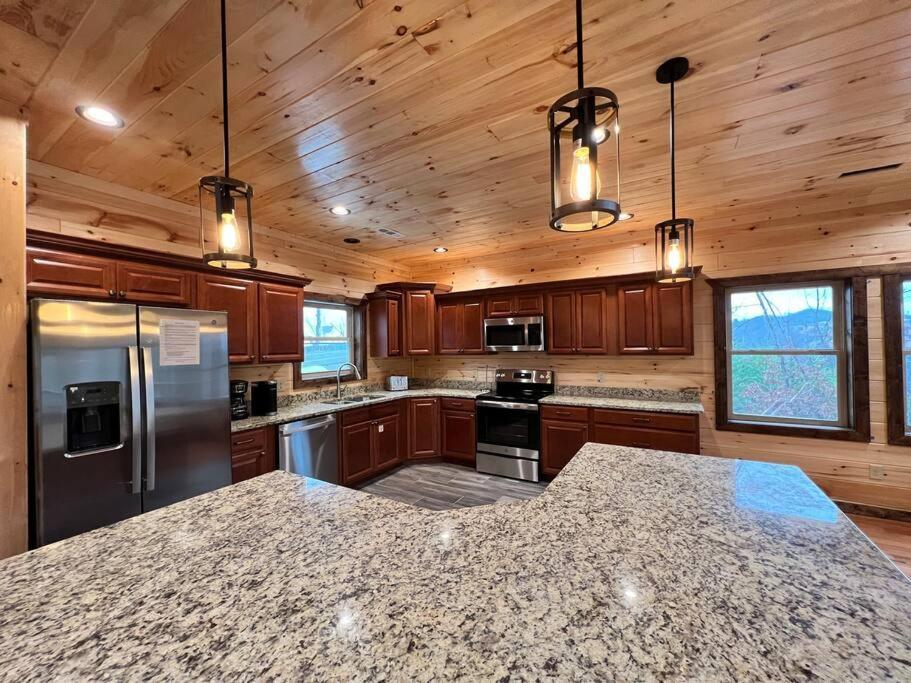 * * 4 Master Bedrooms, Views, Theater, Arcade, Evc Gatlinburg Kültér fotó